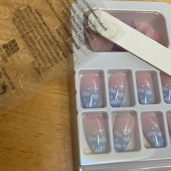 Kawaii Dream Cloud Press on Nails. - Picture 2 of 2